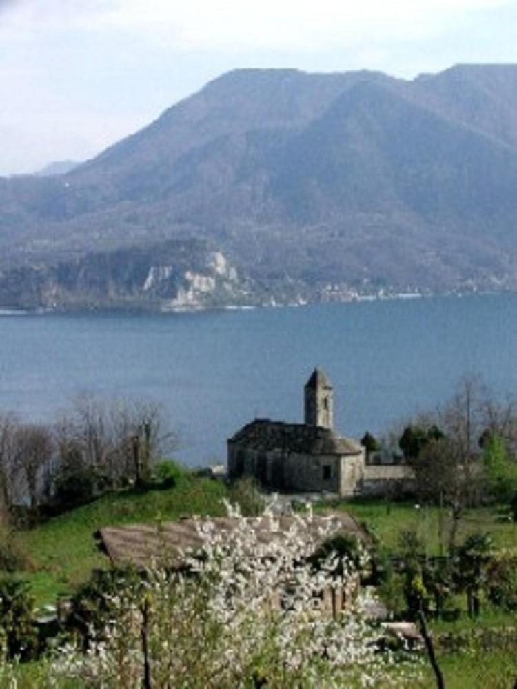 Apartamento Residenza Le Camelie Oggebio Exterior foto